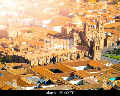 Vue aérienne de la cathédrale de Cusco sur la Plaza de Armas, Cusco, Pérou. Banque D'Images