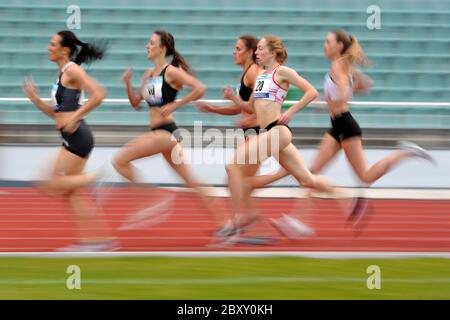 Prague, République tchèque. 8 juin 2020. Présente les 800m féminins au Josef Odlozil Memorial Athletic Classic Meeting EA Continental Bronze Tour à Prague en République tchèque. Credit: Slavek Ruta/ZUMA Wire/Alamy Live News Banque D'Images