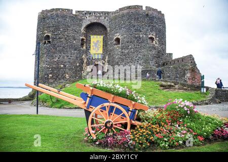 Le château de Carrickfergus (du Carraig irlandais Ḟergus ou 'cairn of Fergus', le nom de 'Fergus' signifiant 'homme de tourelle') est un château normand dans l'Irela du Nord Banque D'Images