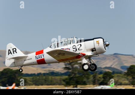 North American T-6 Harvard, Texan deuxième avion d'entraînement de la Seconde Guerre mondiale à Wings Over Wairarapa Airshow, Hood aérodrome, Masterton, Nouvelle-Zélande. Marine SNJ Banque D'Images