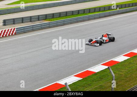 SEPANG, MALAISIE - 8 avril : Vitantonio Liuzzi (équipe Hispania Racing) à la première pratique sur Formule 1 GP, 8 avril 2011, Sepang, Ma Banque D'Images