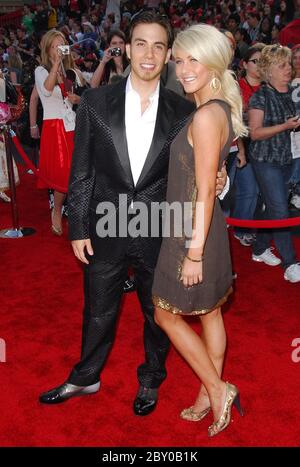 Apolo Anton Ohno et Julianne Hough à la première mondiale « Pirates des Caraïbes : à la fin du monde » qui s'est tenue à Disneyland à Anaheim, en Californie. L'événement a eu lieu le Satuday, le 19 mai 2007. Photo par: SBM / PictureLux - référence du fichier # 34006-5245SBMPLX Banque D'Images