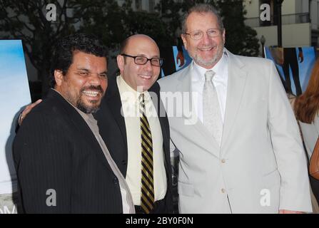 Luis Guzman, Willie Garson et Ed O'Neill à la première de Los Angeles de la série originale HBO « John from Cincinnati » tenue au Paramount Theatre, Paramount Picture Studios à Hollywood, CA. L'événement a eu lieu le jeudi 31 mai 2007. Photo par: SBM / PictureLux - référence du fichier # 34006-4885SBMPLX Banque D'Images