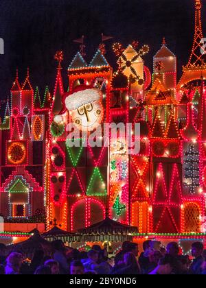 ANAHEIM, CALIFORNIE - 1er décembre 2016 - c'est un petit monde de vacances dans le Disneyland Resort Banque D'Images