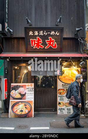 Tokyo Japon 30 octobre 2016 : vue extérieure d'un restaurant typique de ramen à Tokyo, Japon Banque D'Images