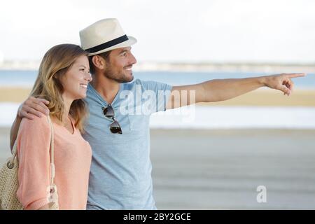 un couple heureux aime passer du temps à l'extérieur ensemble Banque D'Images