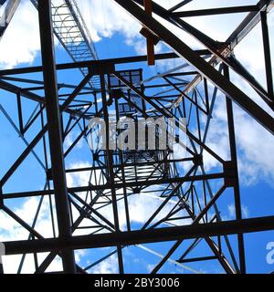 La tour sous haute tension Banque D'Images