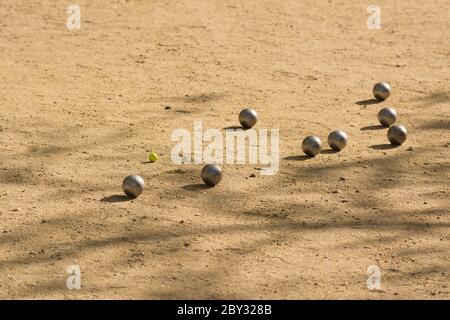 Boules de pétanque et jeu de pétanque, France Banque D'Images