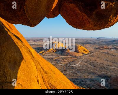 Formations rocheuses massives en granit, région de Spitzkoppe, Namibie Banque D'Images