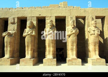 Statues anciennes du temple de Louxor karnak Banque D'Images