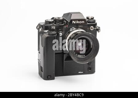 Un appareil photo Nikon F3 classique et poussiéreux avec un moteur. Banque D'Images