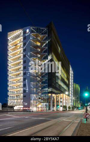 Adélaïde Australie méridionale 18 novembre 2019 : vue de nuit de l'école de médecine et de soins infirmiers, qui fait partie de l'Université d'Adélaïde, qui est situé sur non Banque D'Images