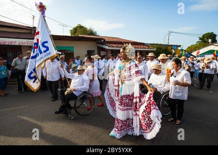 Panamaniens sur l'événement annuel "El desfile de las mil polleras" à Las Tablas, province de Los Santos, République du Panama. Banque D'Images