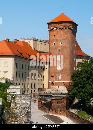 Ancienne tour gothique Senatorska en brique au château de Wawel à Cracovie, Pologne Banque D'Images