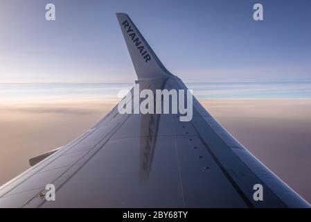 Ryanair pendant le vol du matin Banque D'Images