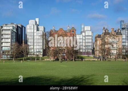 Le parc public The Meadows à Édimbourg, la capitale de l'Écosse, une partie du Royaume-Uni Banque D'Images