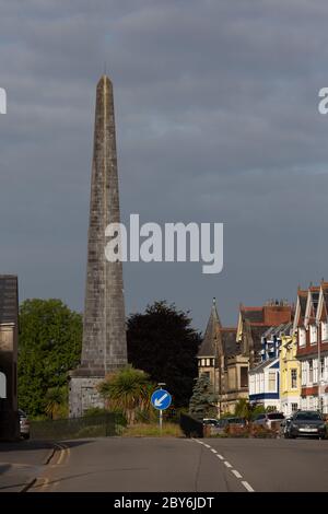 Carmarthen, Royaume-Uni. 9 juin 2020. Monument à Carmarthen au général Thomas Picton qui est mort à la bataille de Waterloo mais qui était le gouverneur brutal de Trinidad et partisan du commerce des esclaves. Le monument a été examiné à la suite de la mort de George Floyd et de l'accent mis sur les statues et les monuments qui célèbrent les personnes associées à la traite des esclaves. Crédit: Gruffydd Ll. Thomas/Alay Live News Banque D'Images