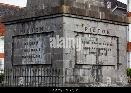 Carmarthen, Royaume-Uni. 9 juin 2020. Monument à Carmarthen au général Thomas Picton qui est mort à la bataille de Waterloo mais qui était le gouverneur brutal de Trinidad et partisan du commerce des esclaves. Le monument a été examiné à la suite de la mort de George Floyd et de l'accent mis sur les statues et les monuments qui célèbrent les personnes associées à la traite des esclaves. Crédit: Gruffydd Ll. Thomas/Alay Live News Banque D'Images