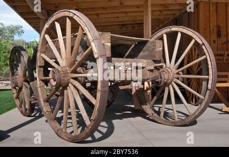 Mormon Pioneer wagon qui a suivi le sentier « Hole in the Rock », conservé au musée en plein air de Bluff fort, Bluff, Utah, États-Unis Banque D'Images