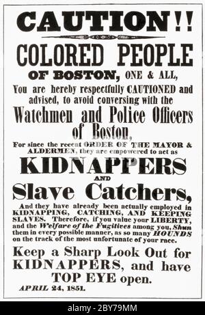 Une affiche publiée à Boston vers 1850 avertit les citoyens noirs de la possibilité qu'ils soient kidnappés et vendus en esclavage. Les citoyens noirs ont souvent été enlevés dans le nord des États-Unis par des commerçants d'esclaves puis introduits clandestinement et vendus sur le marché des esclaves dans le sud. Les esclaves noirs libérés et les noirs nés libres étaient ciblés. Le mémoire de Salomon Northrup, 1853 ans un esclave, raconte son enlèvement et les années suivantes d'esclavage. Banque D'Images