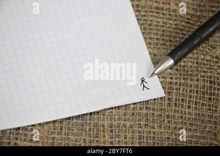La page avec un stylo plume se trouve sur le toile de fond Banque D'Images