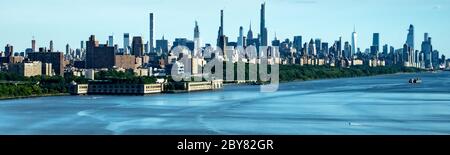 New York, États-Unis, 8 juin 2020. Vue de Manhattan depuis le pont de Washington, au-dessus de l'Hudson. Crédit: Enrique Shore/Ala Banque D'Images