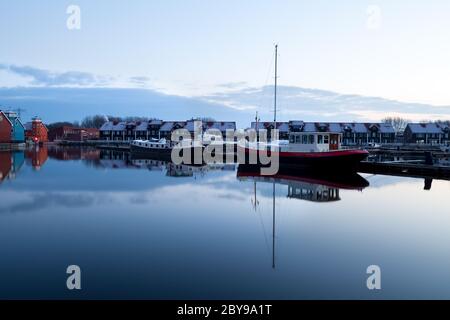 Bateaux à Reitdiephaven à Groningen Banque D'Images