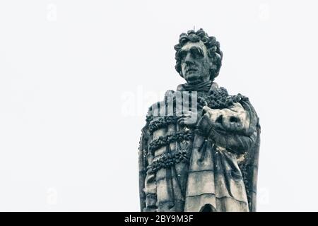 Edimbourg, Ecosse, Royaume-Uni. 9 juin 2020. À la suite des manifestations contre la vie noire, les militants anti-racisme ont ciblé des statues de personnalités historiques qui auraient été impliquées dans le commerce des esclaves. La statue de Henry Dundas, le premier vicomte Melville de la place St Andrew, a été ciblée par des politiciens qui veulent l'enlever. Iain Masterton/Alay Live News Banque D'Images