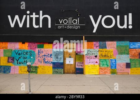 A bord des magasins lors des troubles sociaux et des manifestations de Black Lives Matter le 6/5/2020. Los Angeles, Californie, États-Unis d'Amérique Banque D'Images