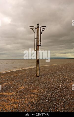 Feu à éclats sur la plage de Fleetwood, sur l'estuaire de la rivière Wyre Banque D'Images