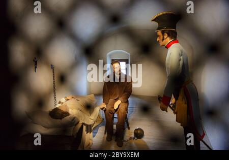 Scène dans le château de Kufstein (Autriche) - prisonniers et soldat Banque D'Images