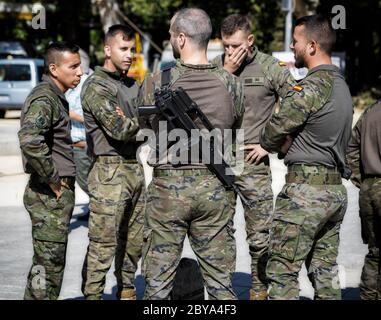 Vue de la Force des opérations spéciales de l'armée espagnole en service de contrôle pendant la Journée des forces armées à Séville, Espagne. Banque D'Images