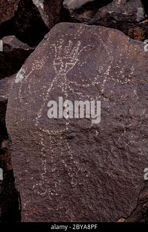 NM00643-00...NOUVEAU MEXIQUE - pétroglyphes dans le style Rio Grande à Boca Negra Canyon, monument national de Petroglyphe. Banque D'Images