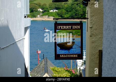 The Ferry Inn, estuaire de la Salcombe, Devon, Angleterre, Royaume-Uni Banque D'Images