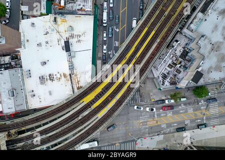 Le métro longe le sud de Brooklyn, desservant Coney Island, Brighton Beach, Ocean Parkway et Sheepshead Bay. Banque D'Images