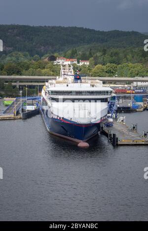 Color Line Ferry UN ferry Roll On Roll Off pour les passagers et les véhicules commerciaux reliant la Norvège au Danemark à Kristiansand en Norvège Banque D'Images