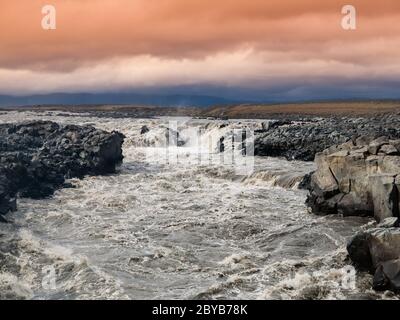 Rapides sauvages de la rivière glacier islandaise Jokulsa a Fjollum, Islande Banque D'Images