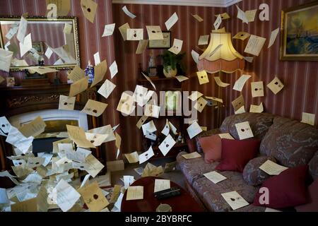 Londres, Royaume-Uni - février 2020: Le set du salon au 4 Privet Drive avec des lettres volantes dans le studio Warner Brothers Banque D'Images