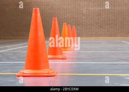 Intérieur d'une salle de sport à l'école Banque D'Images