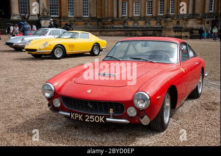 Red 1964 Ferrari 250 GTL au salon automobile classique de Blenheim Palace, Oxfordshire, Royaume-Uni Banque D'Images