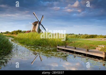 moulin réfléchi dans la rivière Banque D'Images