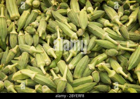 Pile de graines d'Okra, présentée pour vente au marché de Mahane Yehuda, Jérusalem Banque D'Images