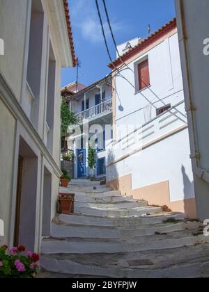 Allée à Skopelos au groupe des îles Sporades en Grèce Banque D'Images