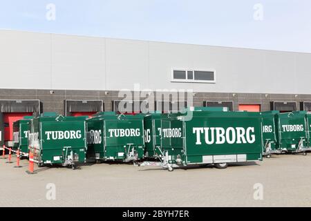 Tilst, Danemark - 7 octobre 2018 : remorques de Tuborg dans un entrepôt. Tuborg est une société de brassage danoise fondée en 1873 sur un port à Hellerup, au Danemark Banque D'Images