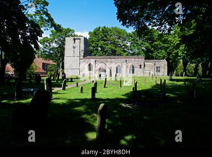 Église St Cuthbert dans le village de Burton Fleming, East Yorkshire, Angleterre Royaume-Uni Banque D'Images