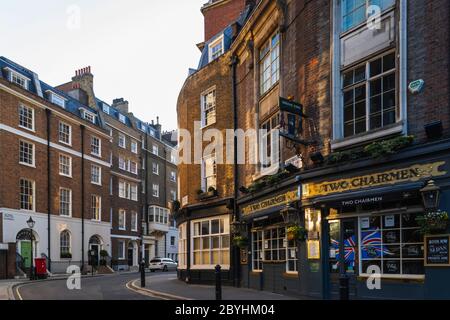 Angleterre, Londres, Westminster, St.James's, Old Queen Street et The Two Représidents Pub Banque D'Images