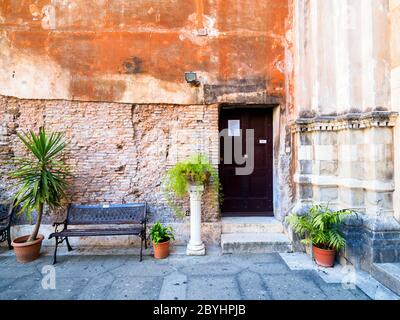 Cour de la basilique Santa Pudenziana - Rome, Italie Banque D'Images