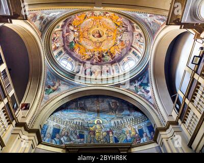 Fresque sur la chapelle de Niccolò Circignani appelé Pomarancio et la mosaïque Paléochristienne du 5e siècle dans la basilique Santa Pudenziana - Rome, Italie Banque D'Images