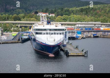 Color Line Ferry UN ferry Roll On Roll Off pour les passagers et les véhicules commerciaux reliant la Norvège au Danemark à Kristiansand en Norvège Banque D'Images