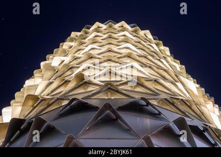 Bâtiment SAHMRI de nuit (Institut de recherche médicale et de santé d'Australie méridionale) - Adélaïde, Australie méridionale Banque D'Images